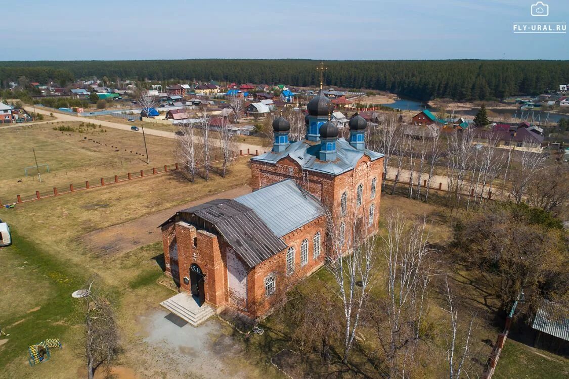 Белоярский свердловская область. Храм Живоначальной Троицы Черноусово. Храм Святой Троицы села Черноусово Белоярского района. Храм в Черноусово Свердловской области. Черноусово Свердловская область Белоярский район.