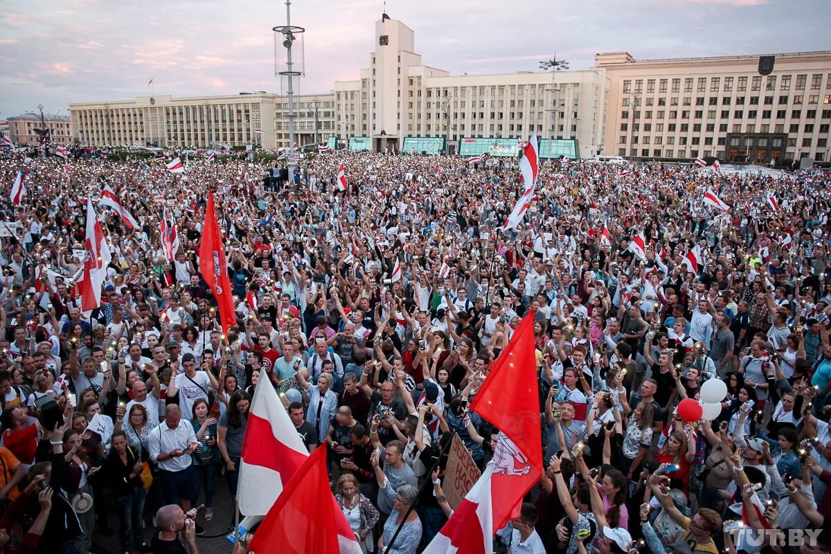 Протесты в Беларуси 2020 9 августа. Протесты в Белоруссии 2020. Митинг против Лукашенко 2020. Протесты в Минске против Лукашенко. Митинги в белоруссии