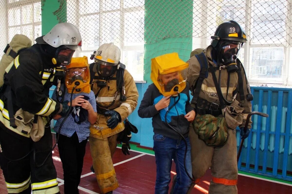 учебная пожарная тревога в школе. звук сигнализации пожарной тревоги. настоящая пожарная тревога. внимание пожарная тревога звук. пожарная сигнализация в школе.