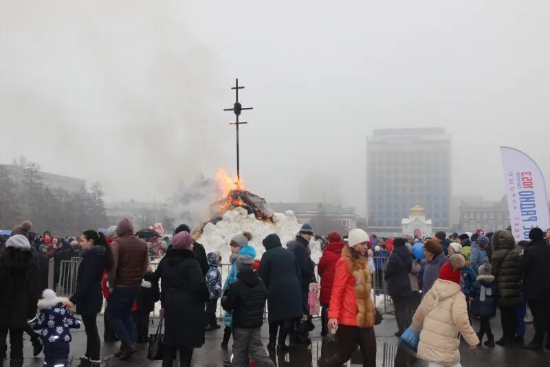 Масленица Саратов 2023 Театральная площадь. Масленица Саратов Театральная площадь. Сожжение Масленицы Саратов. Масленица на театральной площади.