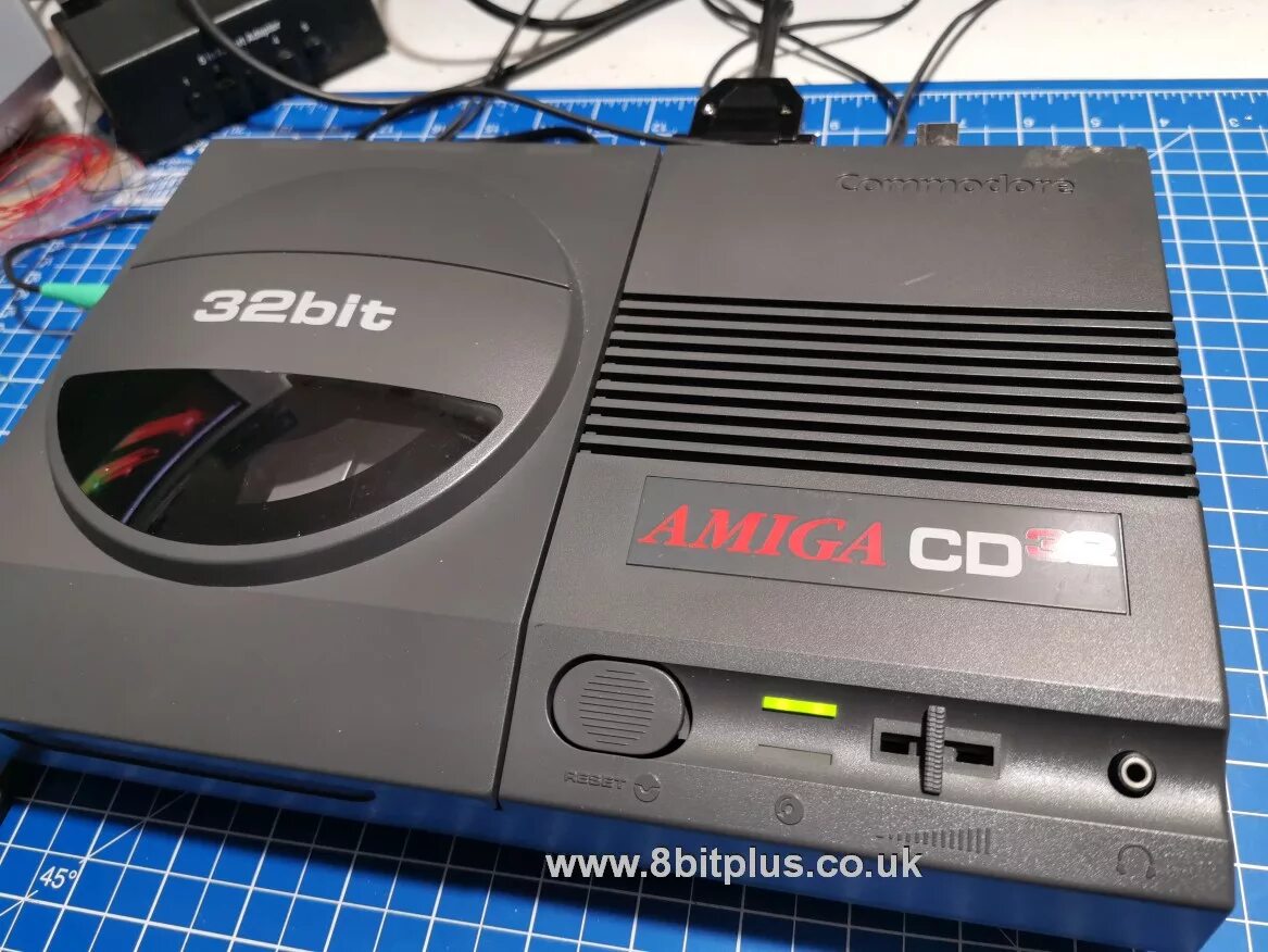 Amiga cd32. Amiga cd32 клавиатура. Amiga CD 32 Black Viper.