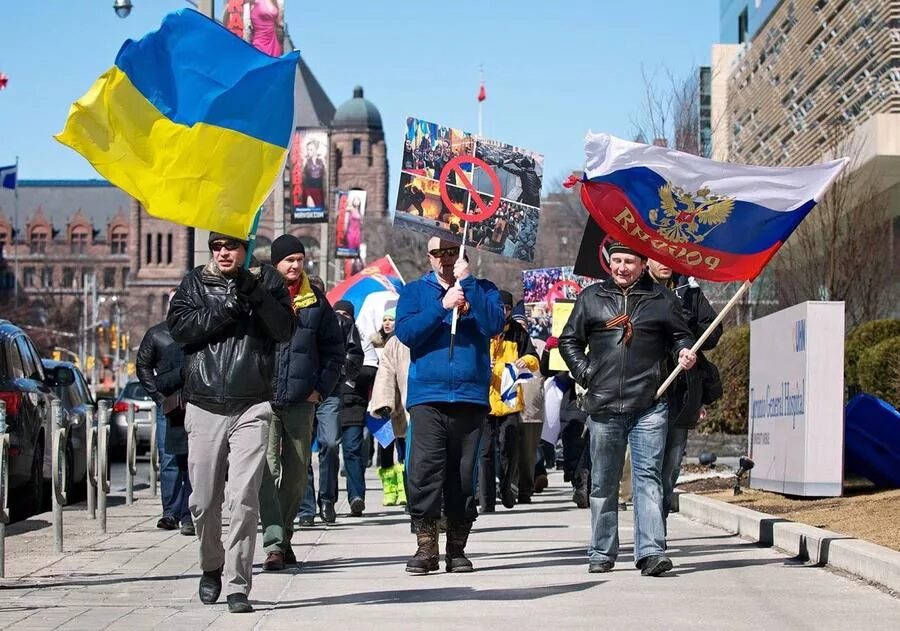 Против западной украины. Украинские националисты в Канаде. Западные украинцы. Русские и украинцы в Канаде. Западная Украина бандеровцы.