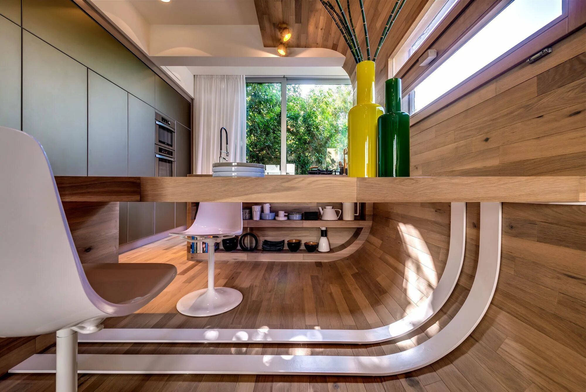 Необычные дизайнерские решения. Креативный интерьер. Зонирование кухни в студии 28 кв. Необычные решения в интерьере. Wieden+kennedy в нью-йорке.