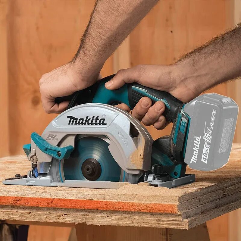 Циркулярная пила аккумуляторная 18. Пила дисковая Makita dhs680z. Аккумуляторная циркулярная пила Макита 680. Циркулярная пила Макита аккумуляторная 18. Аккумуляторная дисковая пила Makita 18 вольт.