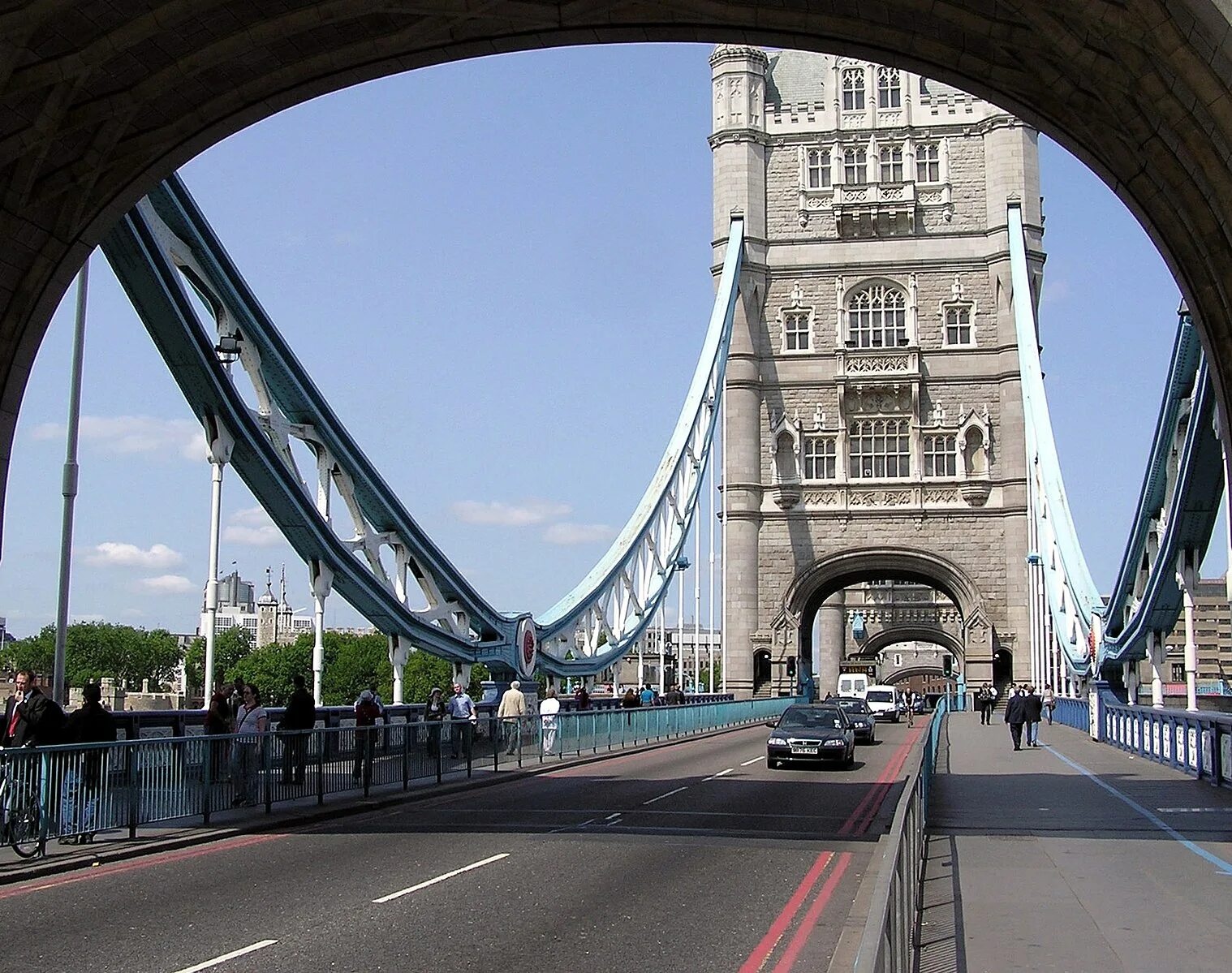 Включи london bridge. Тауэрский мост в Лондоне. Лондонский мост достопримечательности Лондона. Мост ТОВЕР бридж. Тауэрский мост достопримечательности Лондона.