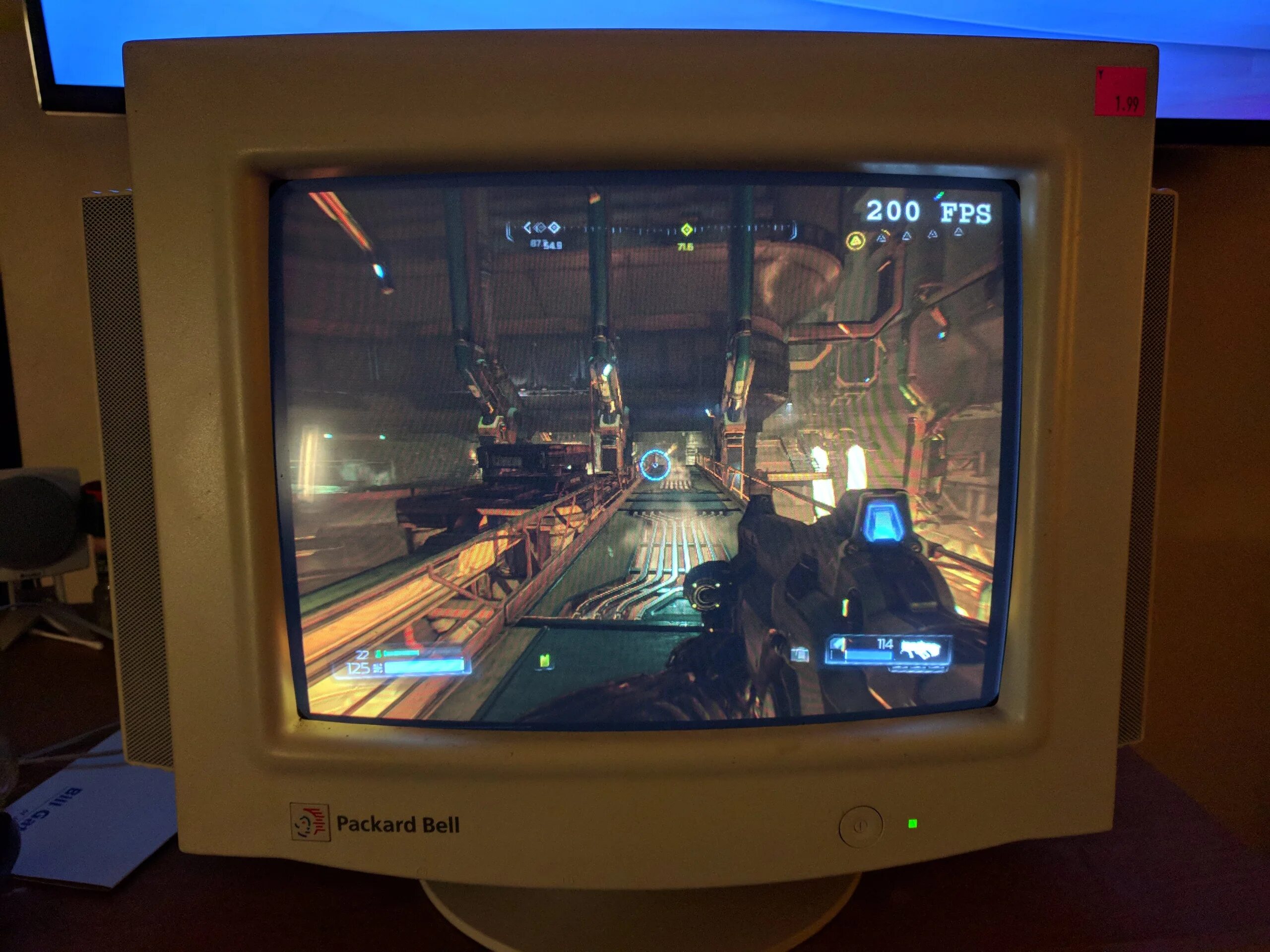 Монитор бывшую. 2001 CRT Monitor. ЭЛТ монитор Apple. Монитор будущего. Мониторы в будущем.