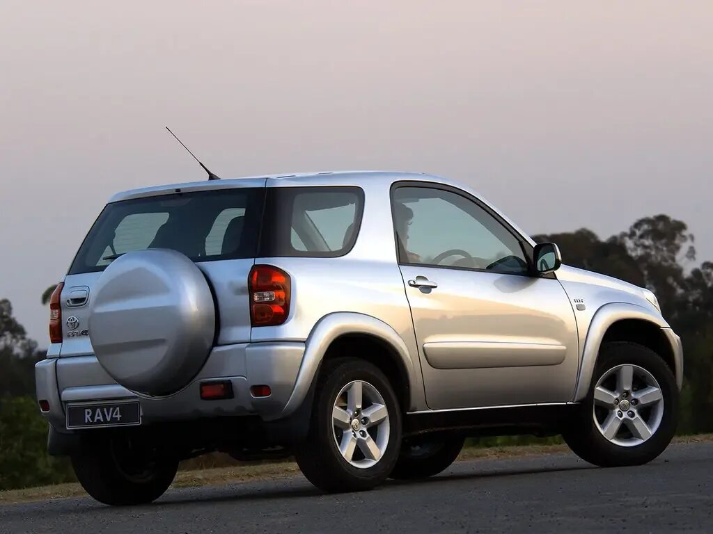 Ли рав. Toyota rav4 2003 3 doors. toyota rav4 2003 трехдверный. toyota rav4 2004 3 двери. тойота рав 4 2002.