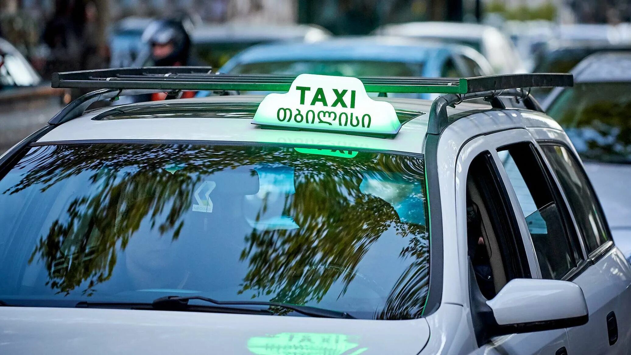 Такси в грузии. Таксисты в Грузии. Taxi Tbilisi. Грузия машина такси.