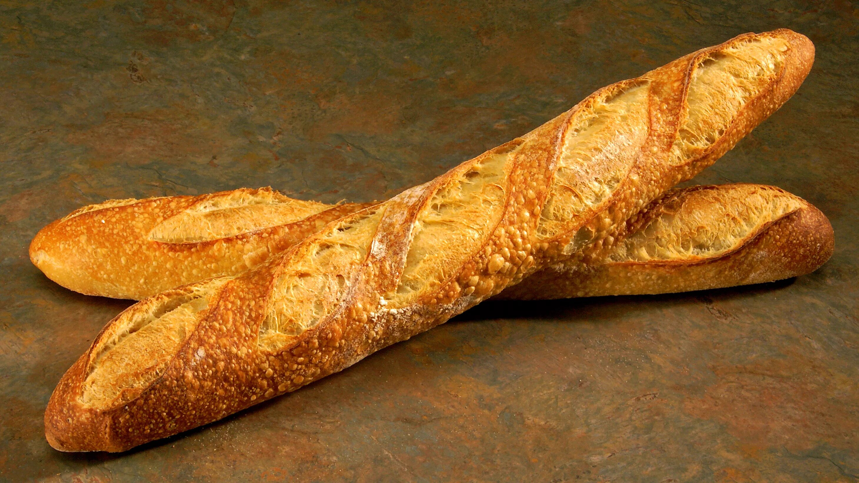 Как называется багет. Французский багет (Франция). Багет батон. Багет хлеб. Хлеб длинный.