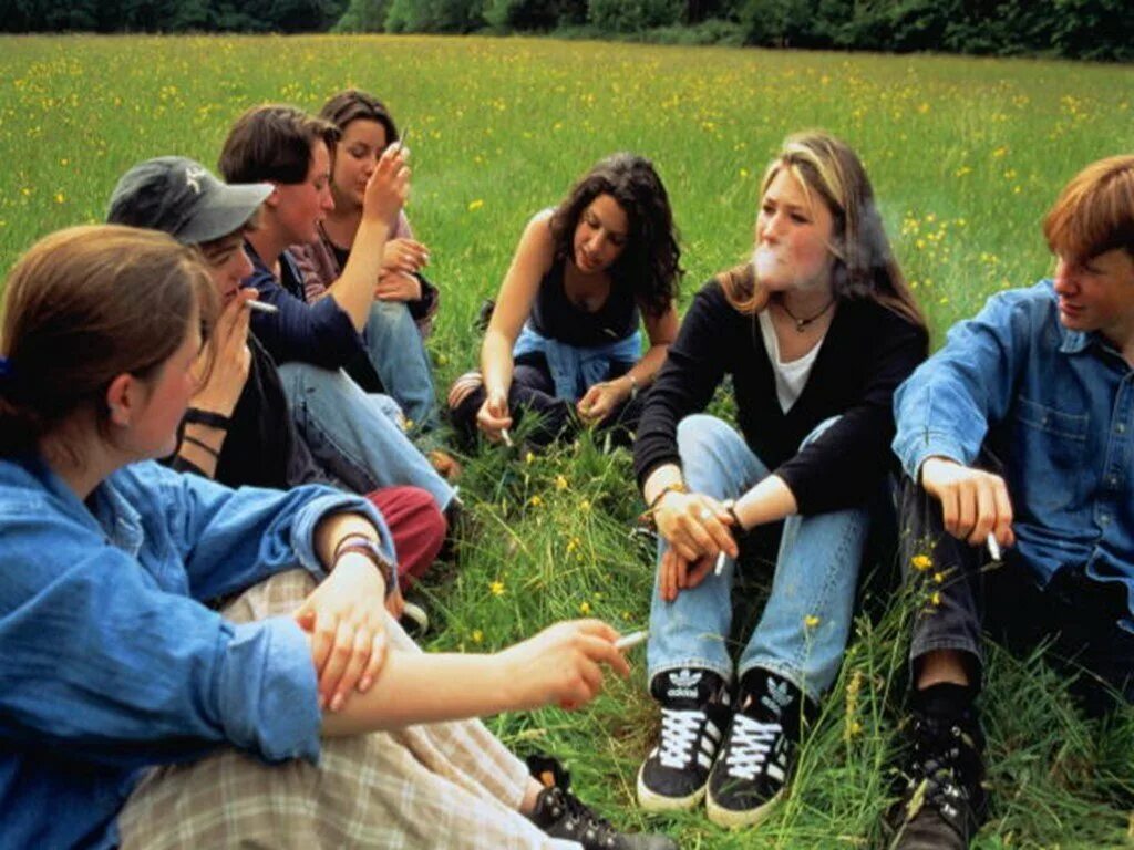 И некоторые другие компании. Курение подростков. Что курит молодежь. Плохая молодежь. Курящая молодежь.