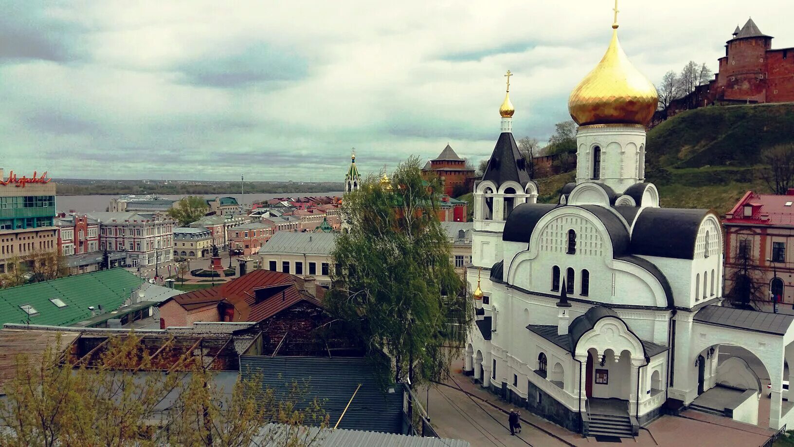 Храм на стрелке в Нижнем Новгороде. Достопримечательности Нижегородского района Нижнего Новгорода. Нижний Новгород достопримечательности 2023. Рождественская Церковь Нижний Новгород. Новгород необычные места