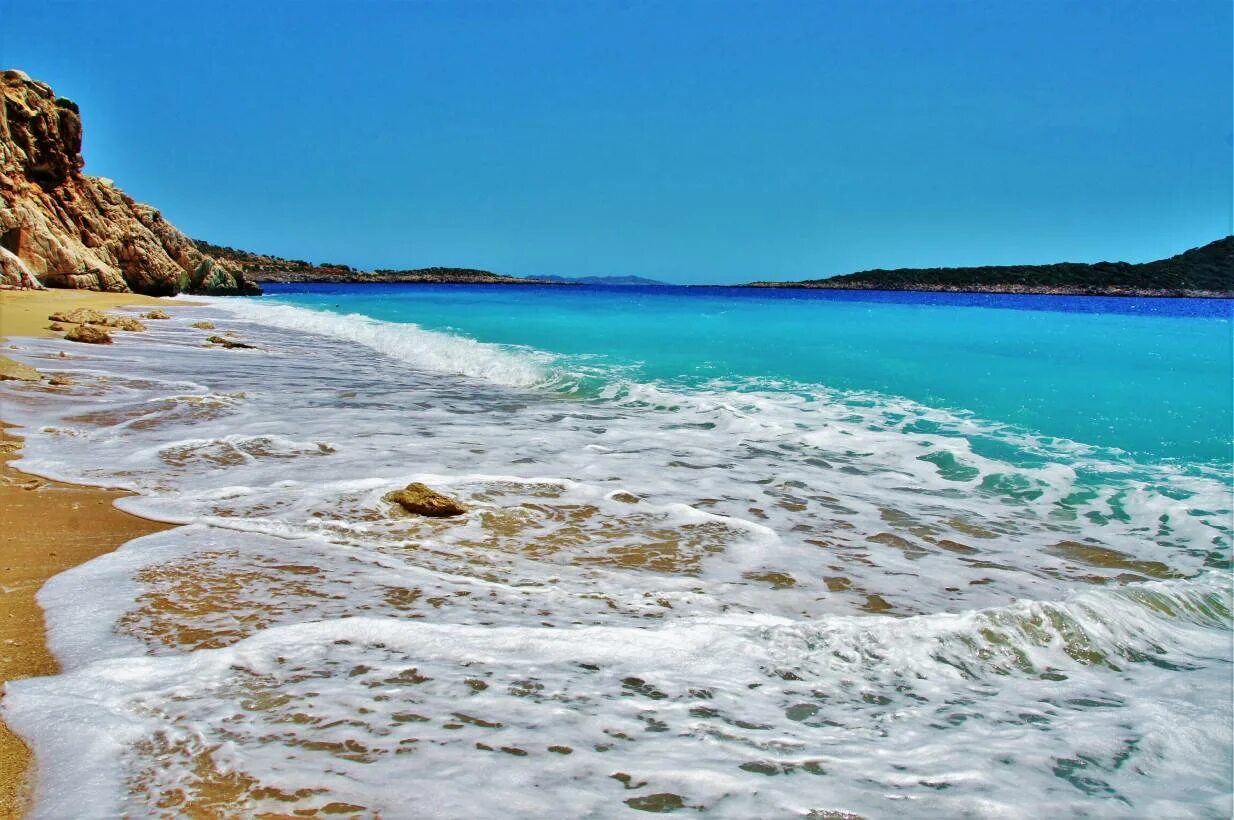 Средиземное море кемер. Турция зимой море. Кемер бельдиби пляж. Мармарис в сентябре. Средиземное море турция анталия.