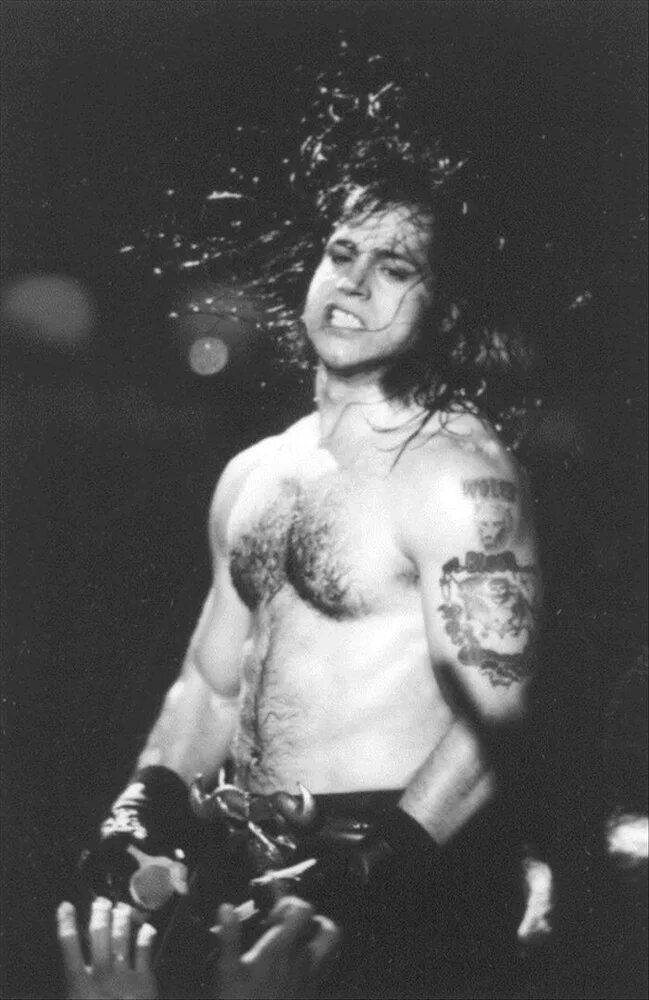 Гленн данциг. Glenn Danzig. Glenn Danzig 1993. Glenn Danzig молодой. Гленн Данциг в молодости.