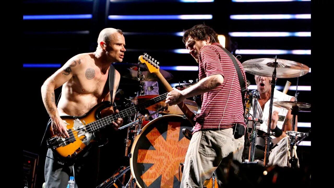 Ред хот чили пеперс 2022. Red hot chili peppers 1989. Музыка ред хот чили. Музыка ред хот чили. Flea rhcp 2022.