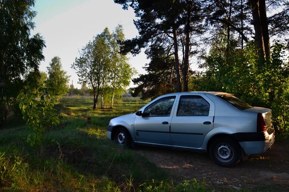 Рено логан 1 выпуска. Рено Логан 1. Renault Logan 10. Рено Логан 4. Рено Логан 1 поколение.