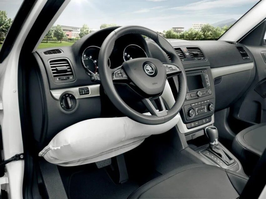 Шкода етти 2013 салон. Шкода етти 2014 салон. Skoda yeti 2011 interior. Шкода йети 1. Шкода йети 2013 салон.