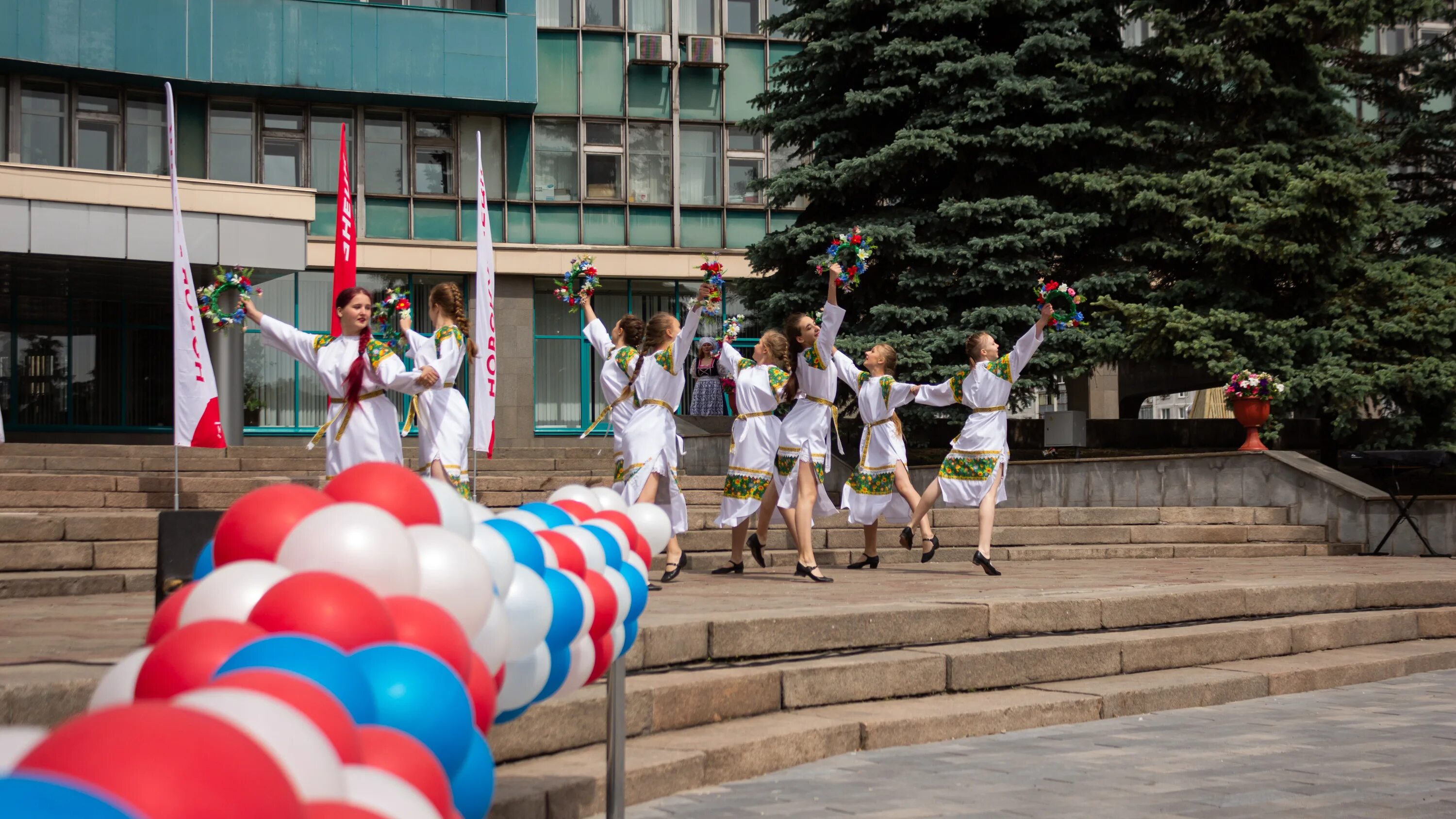 Новости день кемерово. День города Новокузнецк. День города Новокузнецк +награждение. Школа 79 Новокузнецк. Нгс42 Кемерово.