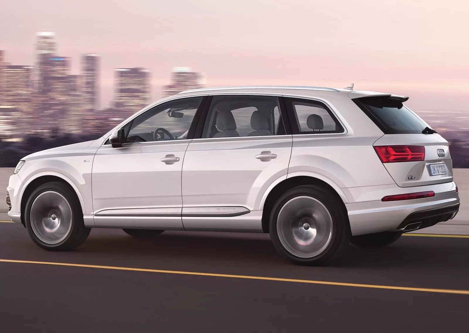 Купить й 7. Audi q7. Кроссовер Ауди q7. Audi q7 2023. Audi q7 2020.