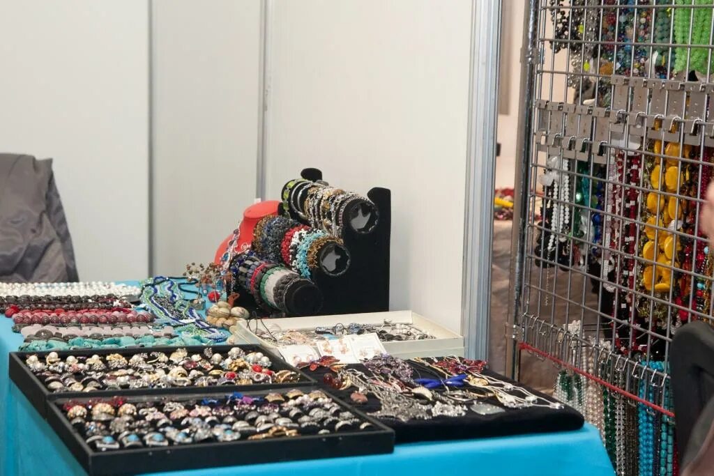 мир украшений. мир украшений москва. магазин бижутерии россия. мир украшений спб апраксин двор. мурат салпагаров ювелир.