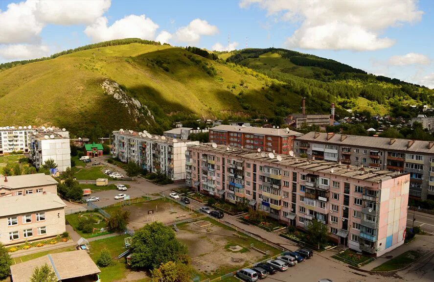 Горно алтайск вид сверху. Сибирь горно алтайск. Г алтайская. Горно алтайск центр города. Город горно-алтайск 2020.
