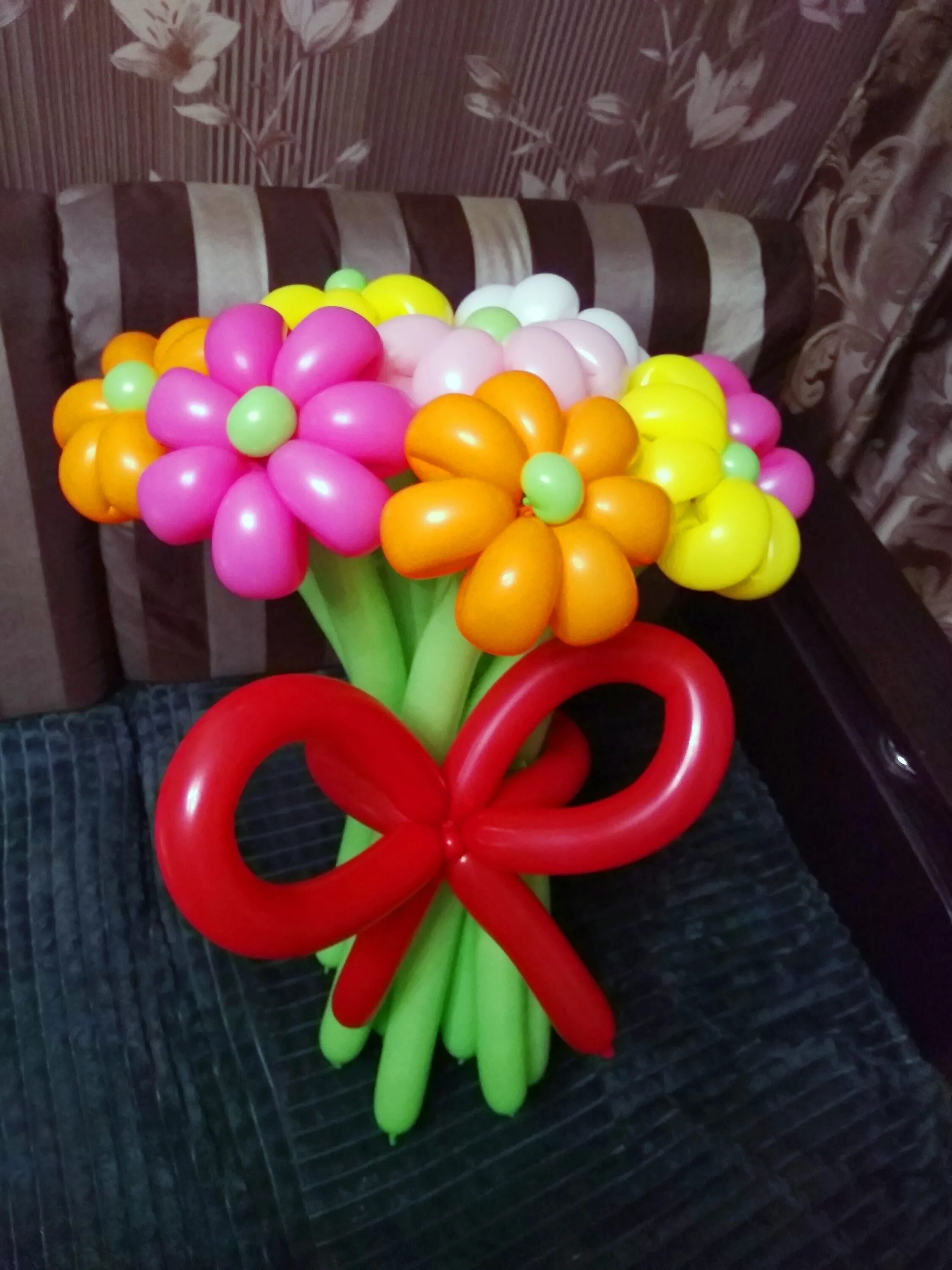 Букет из шаров. Необычные букеты из шаров. Букет из воздушных шариков. Букет из шаров на день рождения.