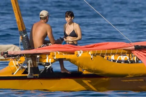 Natalie Imbruglia : 86263 Natalie Imbruglia - bikini - Beach in Hawaii 16.0...