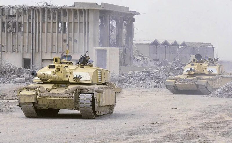 Уничтоженный челленджер. Танк Челленджер 2. Танк Челленджер 2 в Ираке в 2003. Челленджер 2 танк в Ираке. Британские танки Challenger 2.