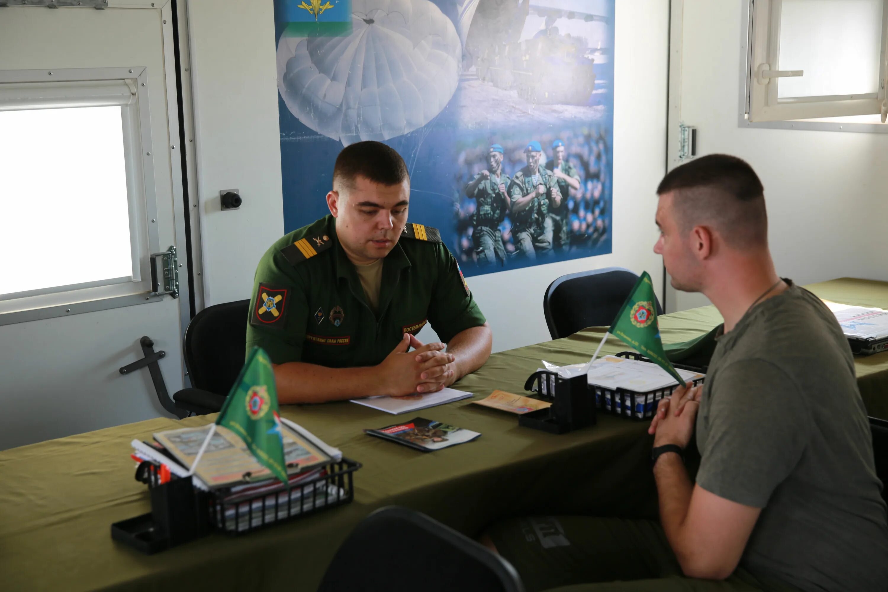 Контракт на сво ростов на дону. Поддержка военнослужащих. Пункт отбора на военную службу ЮВО. Служба по контракту сво. Мобильный комплекс отбора на военную службу по контракту.