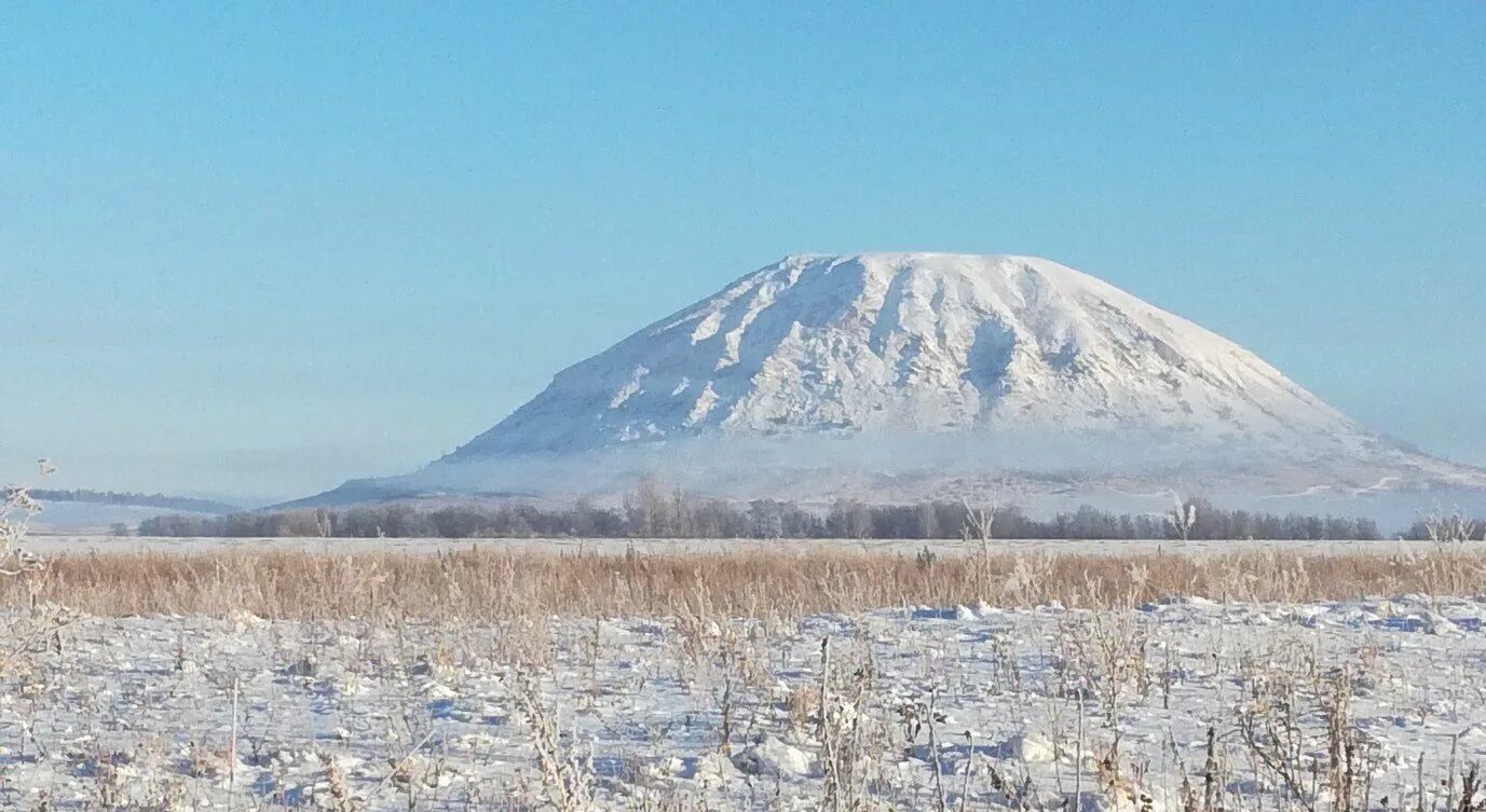 Гора одиночка в башкирии. Гора куштау башкортостан. шихан куштау. состав горы куштау. куштау гора птица.