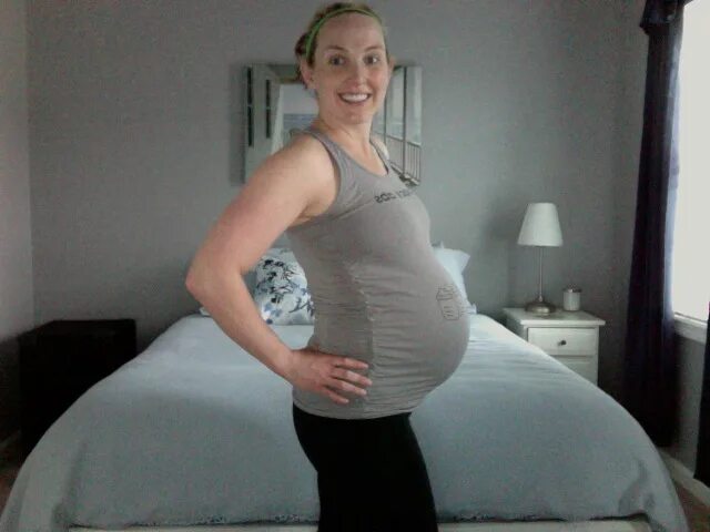 Состояние в 38 недель. Двойня 38 недель беременности. Живот на 38 неделе беременности двойней. Двухплодная 38 недель беременности.