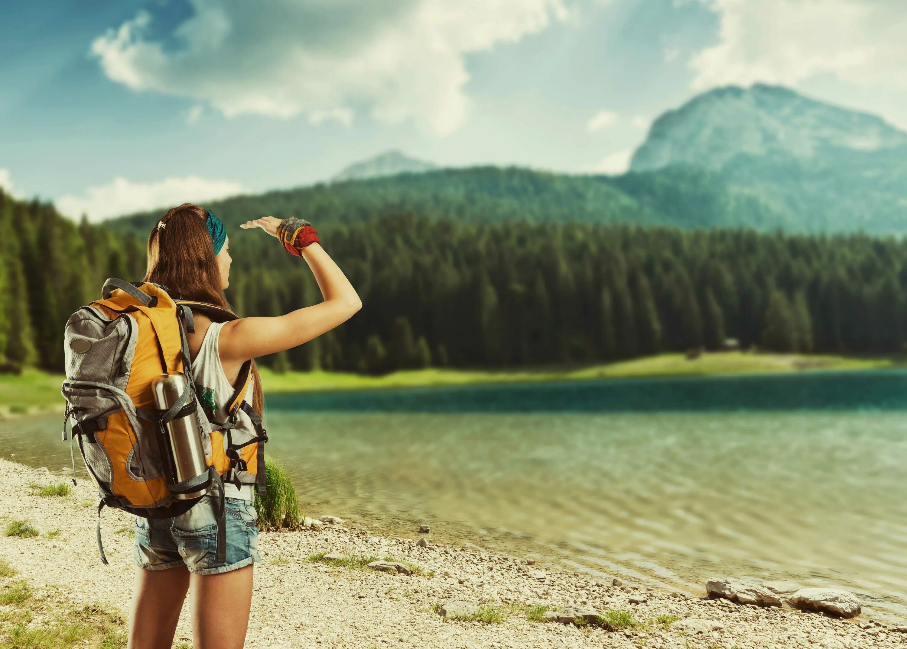 Tourist camping. Бэкпекинг туризм. Человек с рюкзаком. Турист с рюкзаком. Рюкзак путешественника.