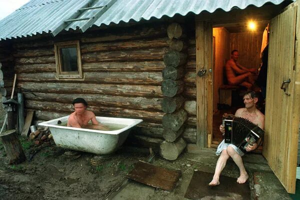 Молодая женщина сидит в сауне. Стоковое фото № 3263147, фотограф Яков Филимонов 