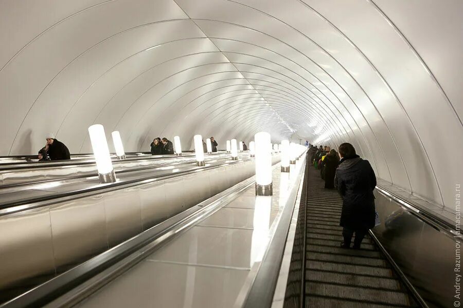 Дворцовая площадь станция метро на карте. Дворцовая площадь метро. Петербург станция метро автово. Вестибюль станции метро площадь восстания. Станция автово сталинский ампир.