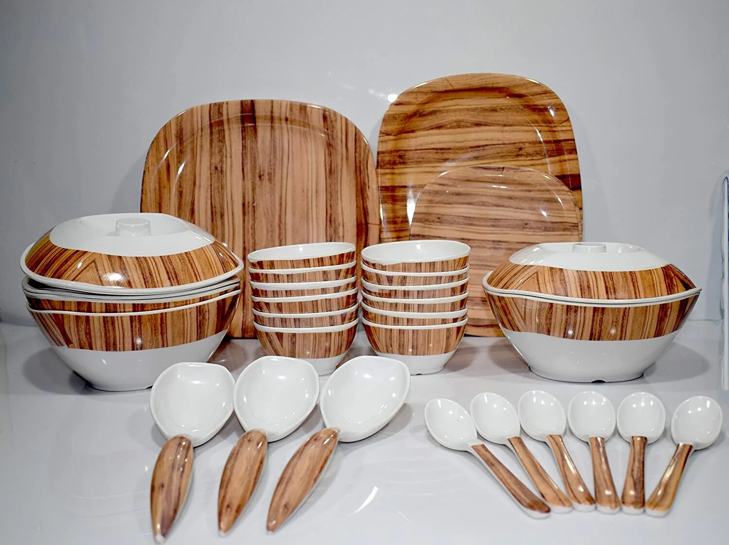 Wooden Dinnerware. Wooden Dinnerware mocoup. Dinner set