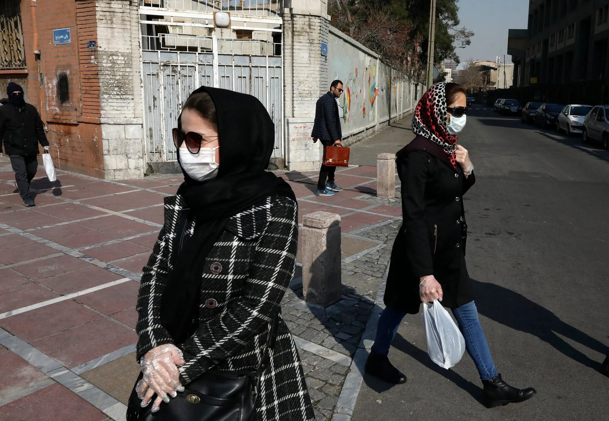 Ответит ли иран. Жизнь в Тегеране. Ганаве Иран. Иран Повседневная жизнь. Иран люди.