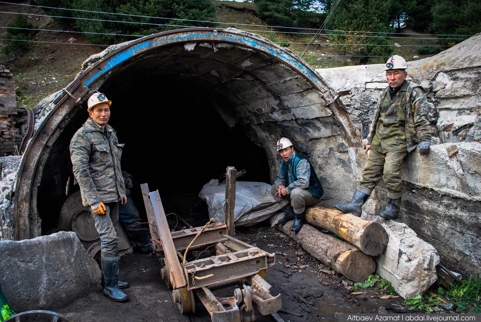 Погода в углях. Coal geology. Тлеющий уголь. Горящие угли. Посёлок угольные копи аэропорт.