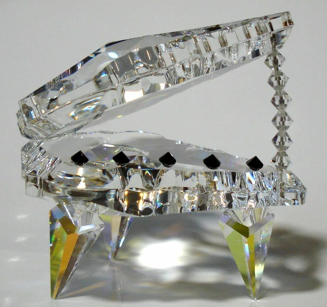 Crystal made. 5642980 Сваровски. 94070420 С кристаллом Swarovski. Swarovski Crystal. Crystal Venus Сваровски.