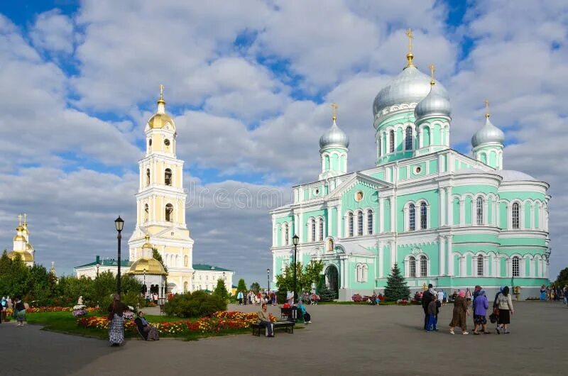 Дивеево из петербурга. Соборная площадь в дивеево. серафимо дивеевский монастырь колокольня.