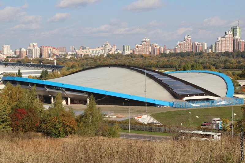 Манеж крылатское. Крытый велотрек в крылатском. олимпийский велотрек в крылатском. манеж велотрек крылатское. велотреквелотрек крылатское.