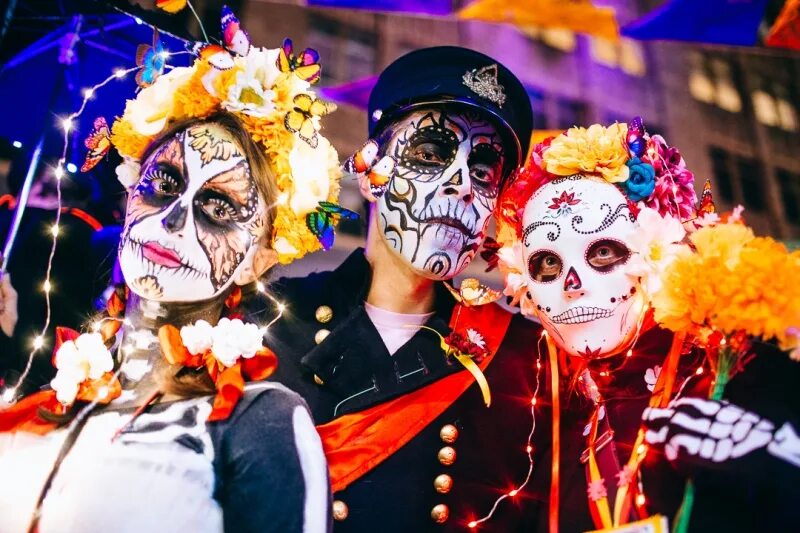 Хэллоуин праздник всех святых. Санта муэрте праздник в мексике. dia de los muertos фестиваль. кен dia de muertos. санта муэрте вечеринка.