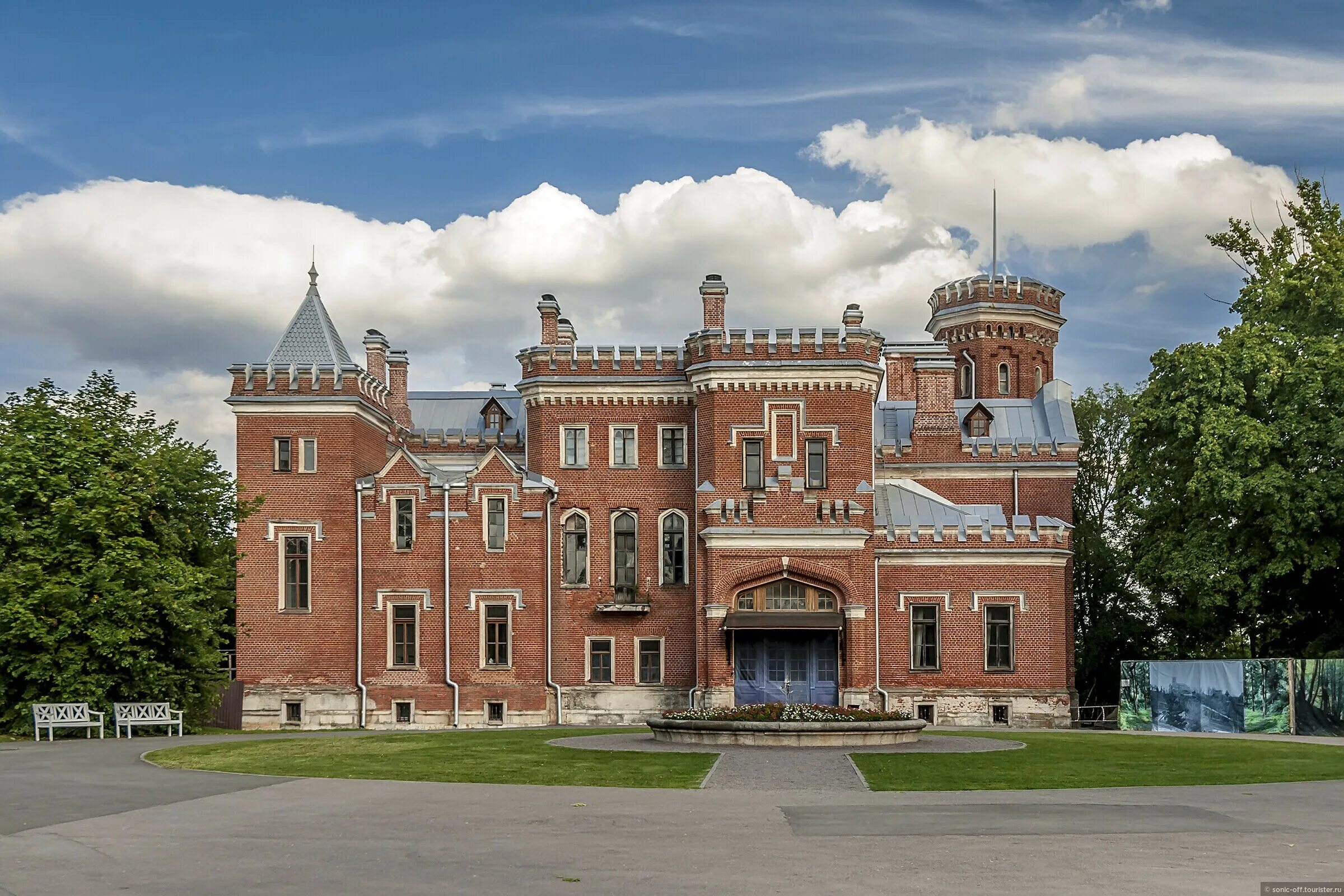 Рамонский район дворец Ольденбургских. Рамонь замок принцессы Ольденбургской. Дворец Ольденбургских в Воронежской области парк. Замок княгини Ольденбургской Воронеж.