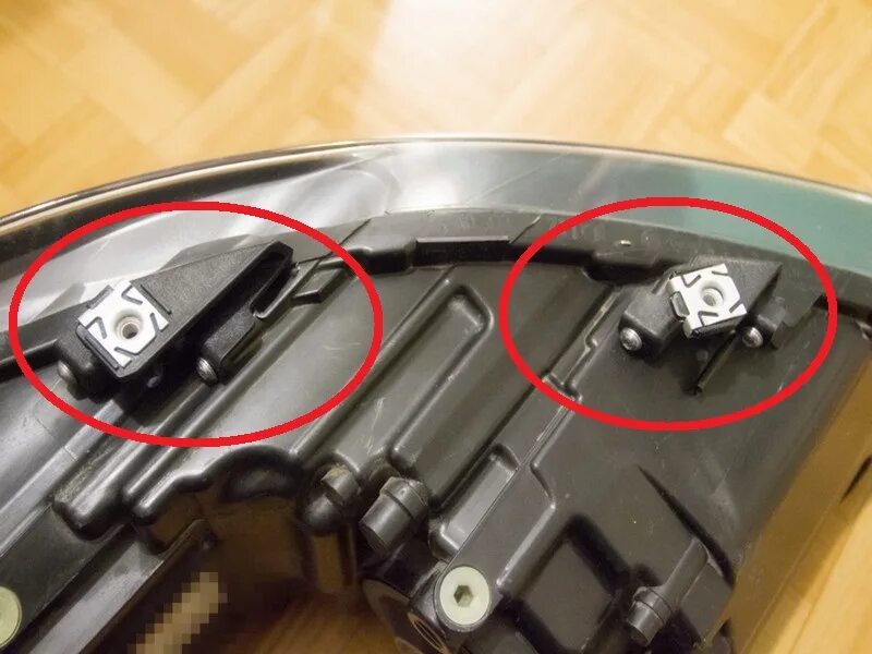 Крепление фары поло седан 2012. Крепление поло седан. Нижние защёлки фар фольцваген поло. Крепление поло седан. Крепеж vag 6r0 941 511.