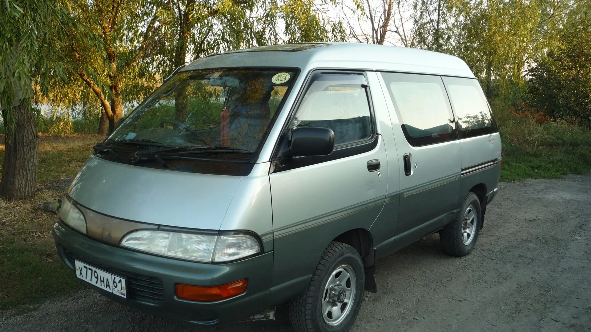 Toyota Lite Ace. Toyota микроавтобус Lite Ace. Тойота минивэн лит айс. Тойота Lite Ace микроавтобус 4х4.