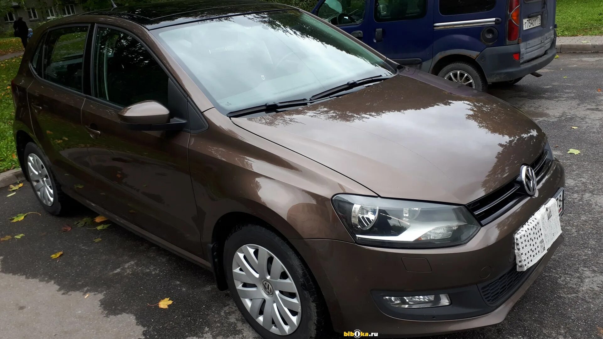 Volkswagen Polo 2013 коричневая. Фольксваген поло коричневый с дефектами. Фольксваген поло коричневый стильные фото. Фольксваген поло коричневый 2014 фото. 540 тыс