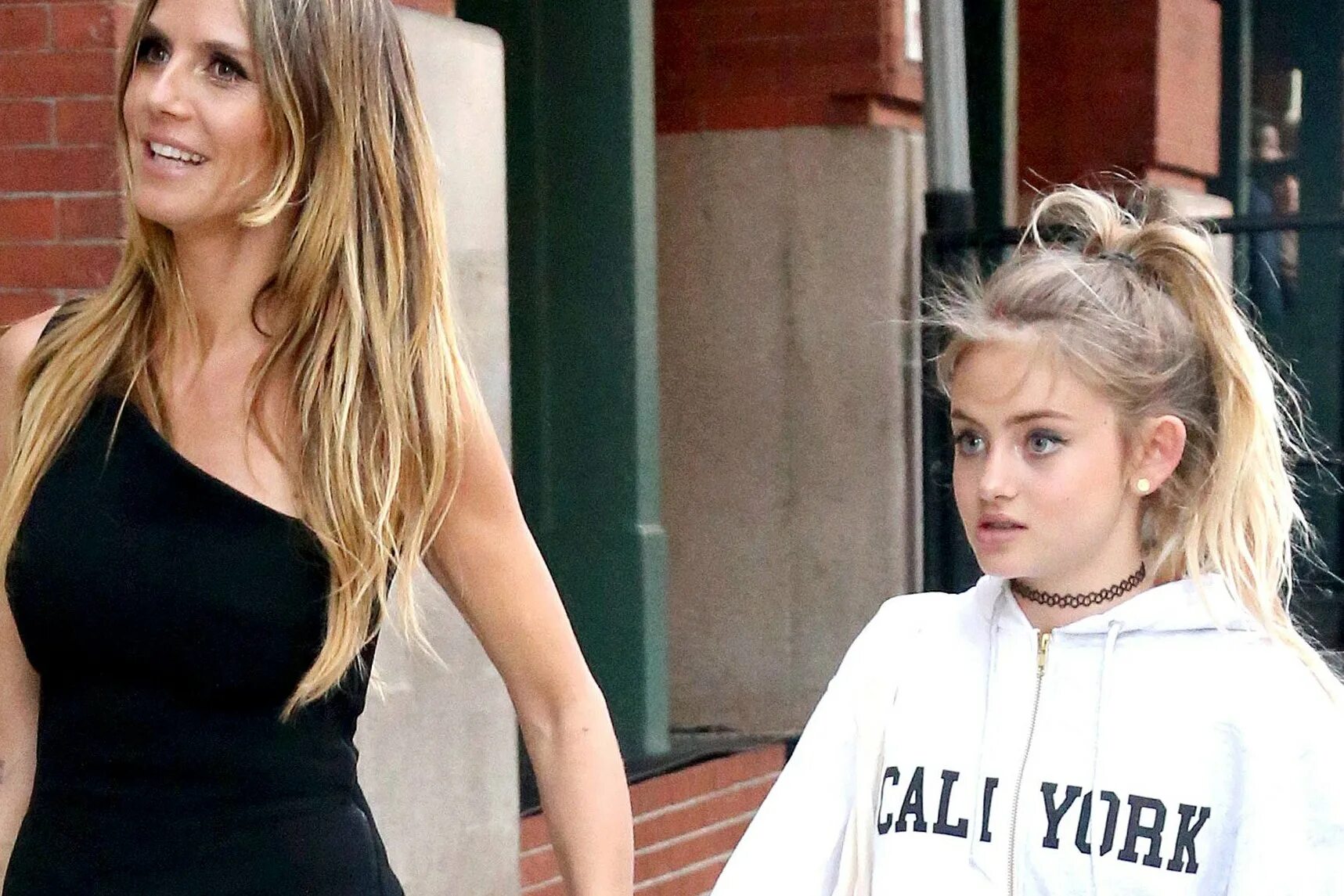 Дочь решилась. Хайди клум дочь старшая сейчас. Дочь решилась. Хайди клум дочь старшая сейчас. Дакота с дочкой 2022.