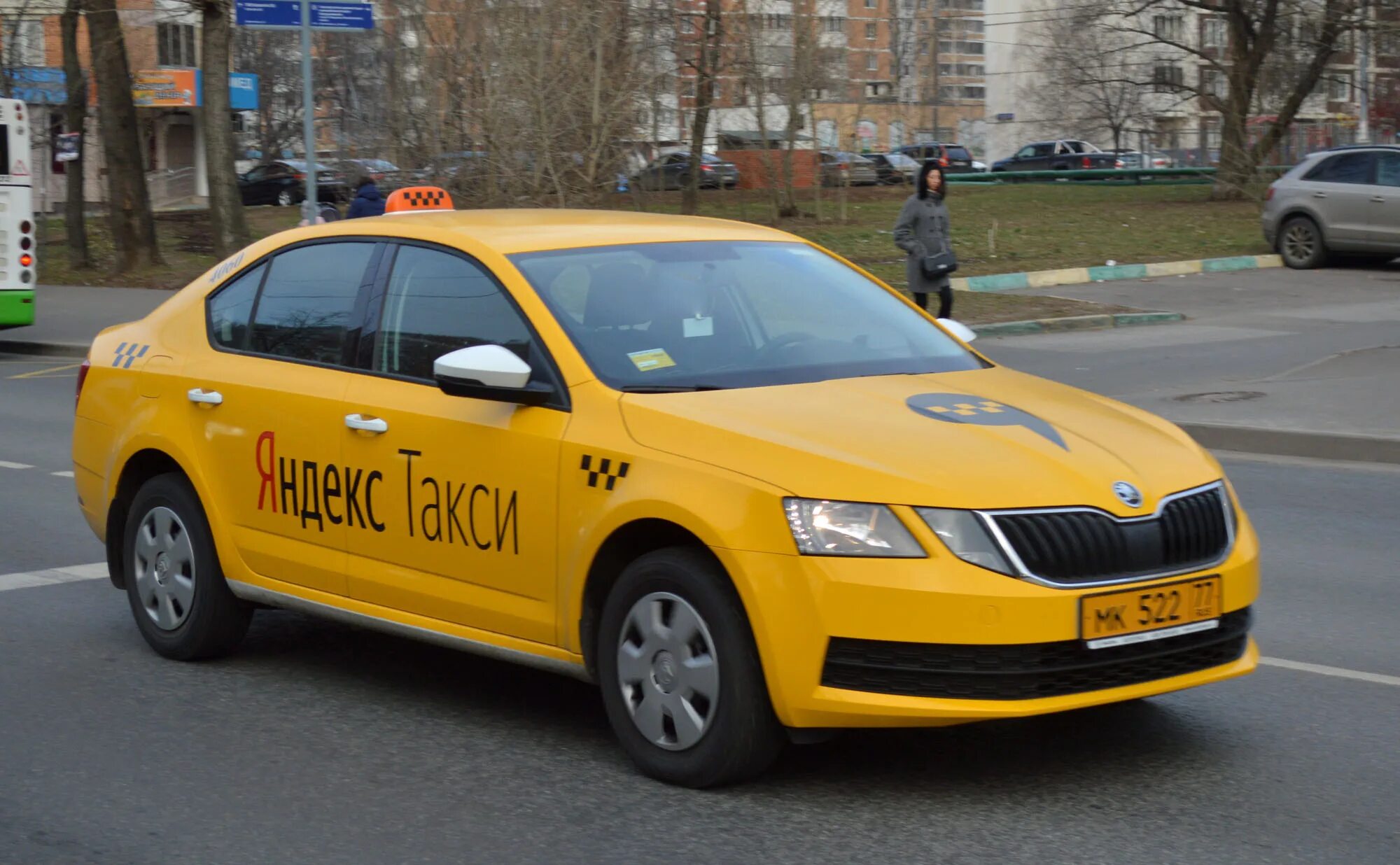 Skoda Rapid 2020 такси. Шкода Рапид желтая. Желтый Skoda Rapid Taxi.