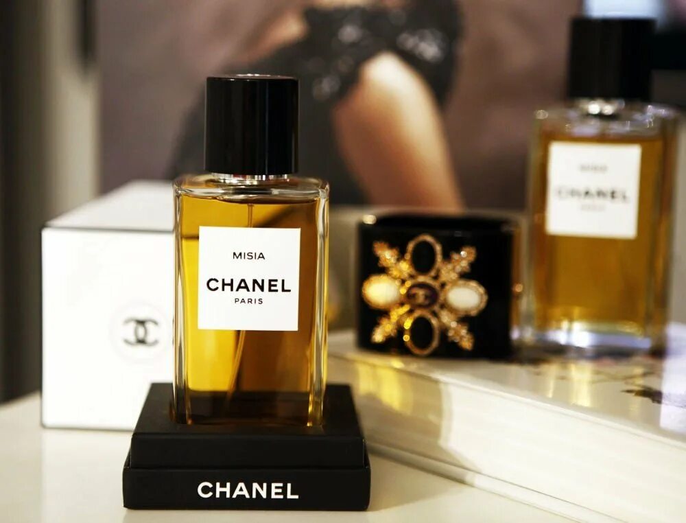 Золотое яблоко интернет магазин духи цены. Парфюм Chanel Misia. Шанель селективная парфюмерия. Шанель золотое яблоко. Шанель Голд духи.