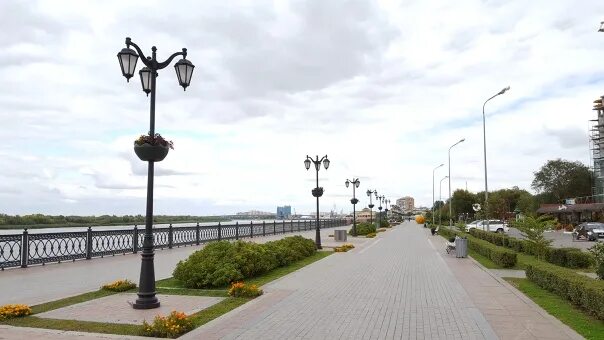 В Астрахани открыли для прогулок набережную Волги