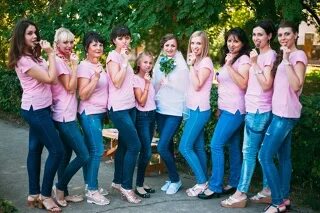 Девчонки в сторонке минус