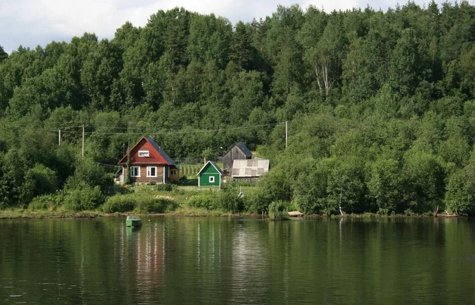 Река Свирь. СНТ Свирь. Участок на берегу озера. Домик в деревне у реки.